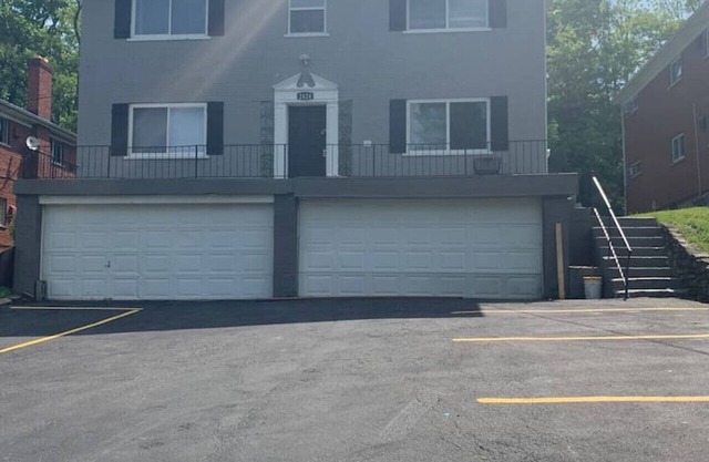 Tastefully updated 2 Bed apt - centrally located