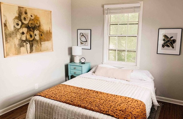 2-bedroom apartment in delightful Evansville with AC & Modern Amenities