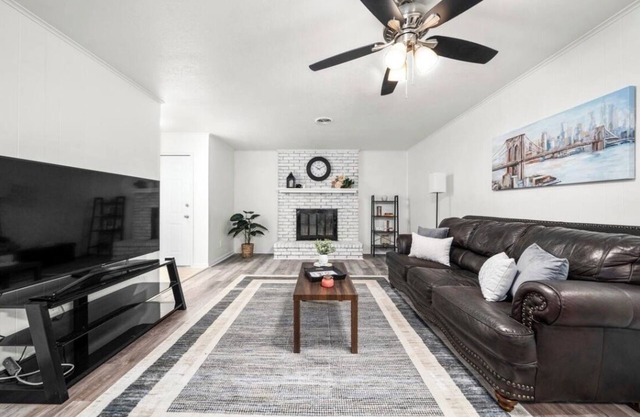 2-bedroom apartment in cool Fort Smith with AC
