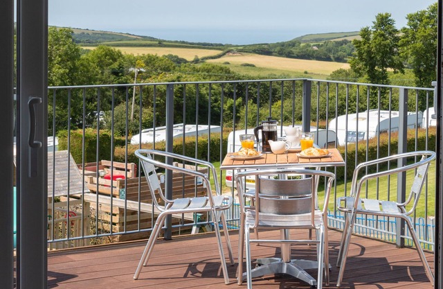 2 Bedroom Apartment with Sea Views near Bude, Cornwall