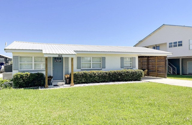 2 Bedroom Bay Front Home - Monthly Rentals