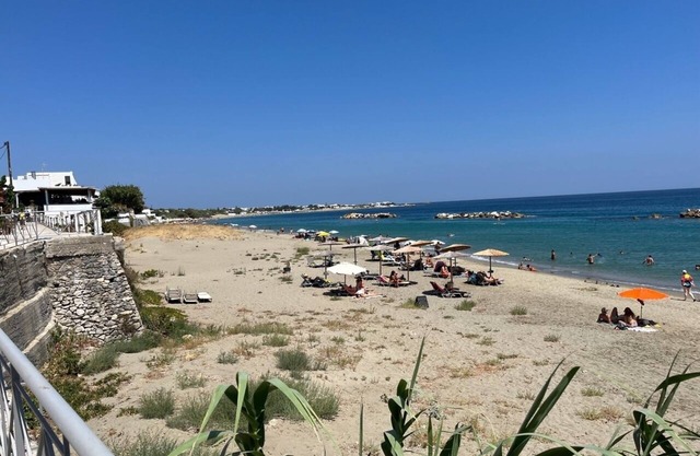 2-Bedroom Beachfront Paradise: Luxury Family Apartment in Magazia Beach Skyros