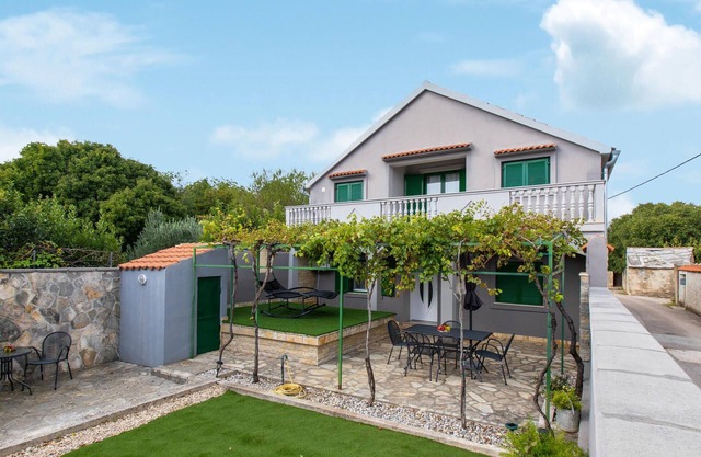 Belle maison à Pridraga avec Wi-Fi