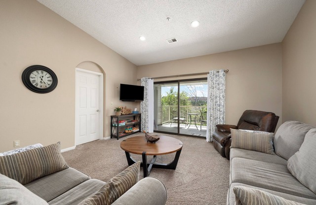 2 Bedroom Branson Condo with pool; Family fun
