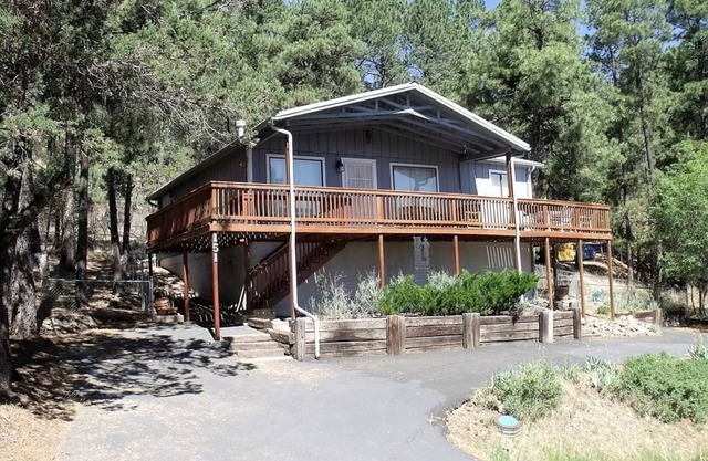 Ruidoso, NM Cozy Cabin