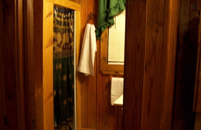 2 chambre cabine Sur Ben Hall Lake. Cette cabine est juste sur le lac.