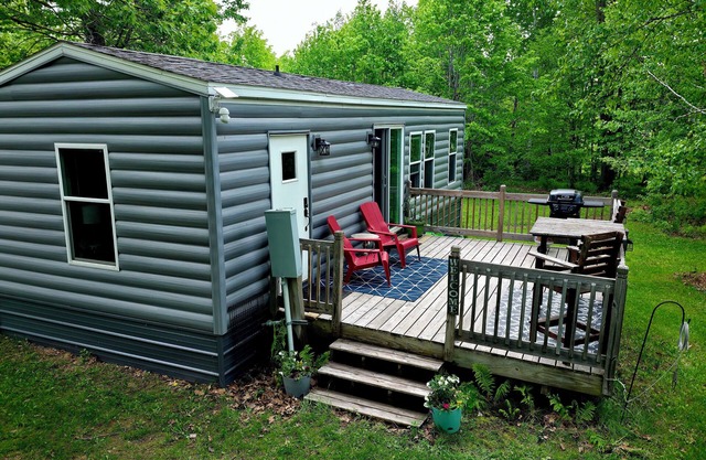 2-bedroom cabin on quiet Lac LA Bell Lake enjoy fishing, swimming and more!