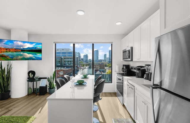 2 Bedroom Calgary Tower View! Free Underground Parking!