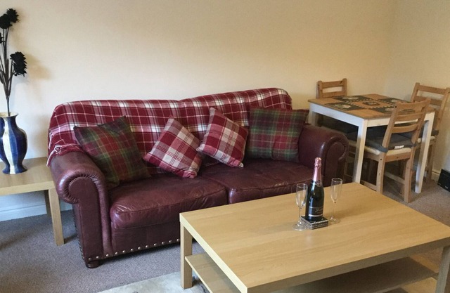 Appartement moderne de 2 chambres en ville avec parking et Internet