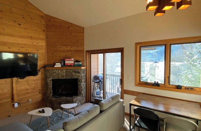 2-bedroom condo in lovely Steamboat Springs with WiFi, AC