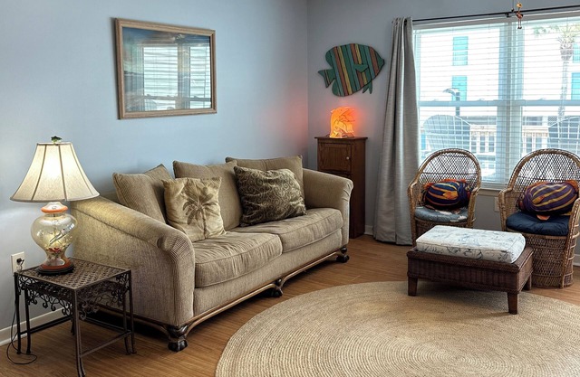 2-bedroom condo in beautiful Gulf Shores; private beach, pier, and pool access