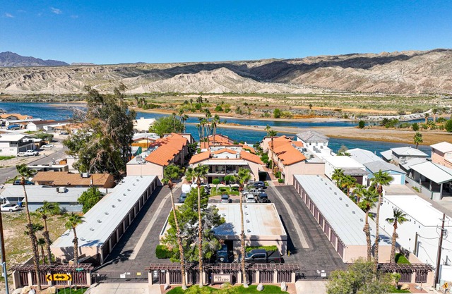 2-bedroom condo just 17 minutes from Harrah's Laughlin Casino