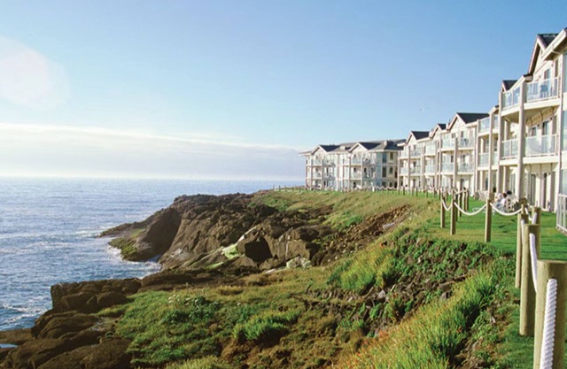 2-bedroom condo on bluffs. Whale Watching, Pool, hot tub, fitness and game room