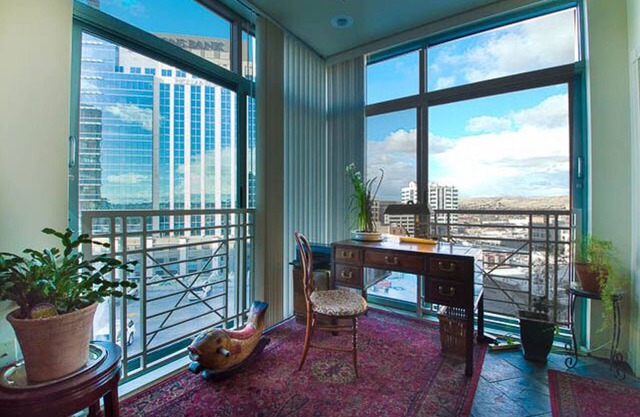 2-bedroom condo, short walk to Idaho Central Arena and Knitting Factory