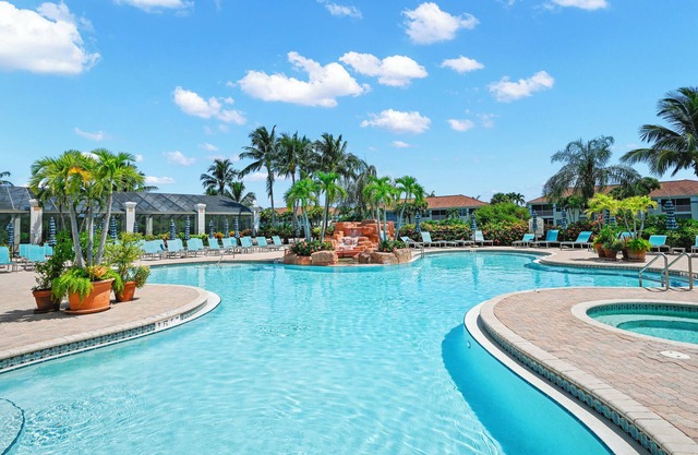 2-bedroom condo in The Brooks, 5 pools, fitness ctr, reciprocal golf Sept/Oct