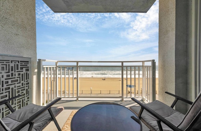 2-bedroom condo in Virginia Beach with AC, WiFi - Steps away from the beach!