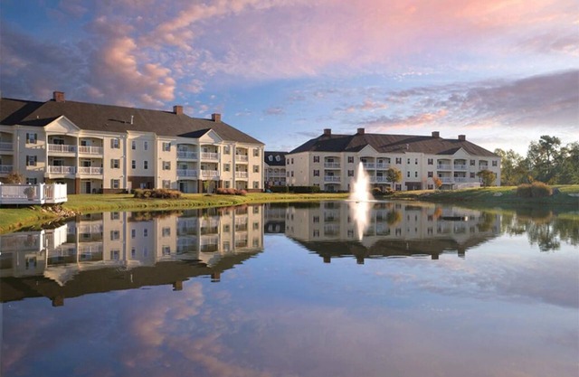 2 Bedroom Condo w/ Full Kitchen at Williamsburg Governors Green!