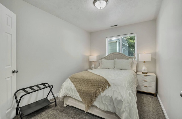 2-bedroom cozy basement North Salt Lake with WiFi, AC