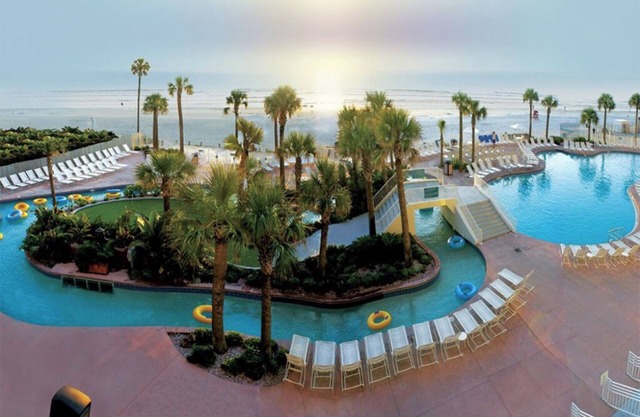 2 Bedroom Deluxe Condo, Sleeps 8, w/ Kitchen, Daytona Beach, Ocean Walk Resort!