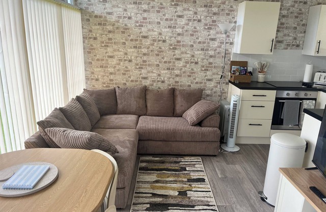 2 bedroom detached chalet, Broadside Chalet Park