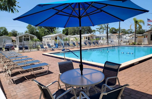 2 BEDROOM DISNEY AREA VACATION RENTAL IN AWARD WINNING "MILL CREEK RESORT"