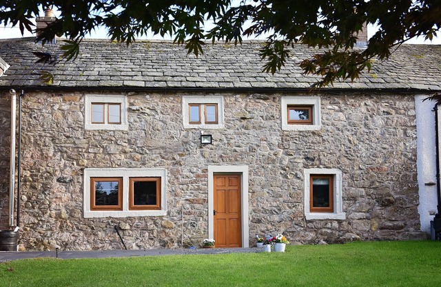 2 Bedroom Dog Friendly Character Cottage with stunning views near Ullswater