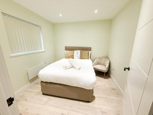 2 Bedroom Duplex's in Huntingdon - Built for Contractors & Professionals - Balcony - WiFi - Fully Equipped Kitchen - Smart TV - Ideal for Work Stays - Long Projects