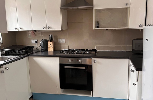 2 Bedroom Flat- Direct Travel to Central London and Heathrow!