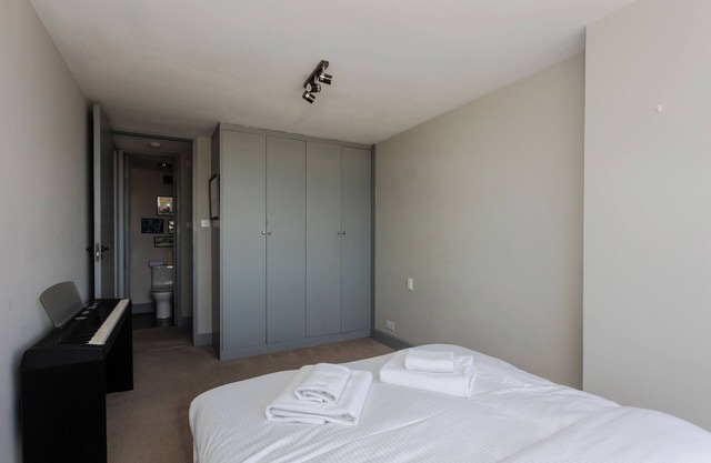 2 Bedroom Flat with Stunning Richmond Views