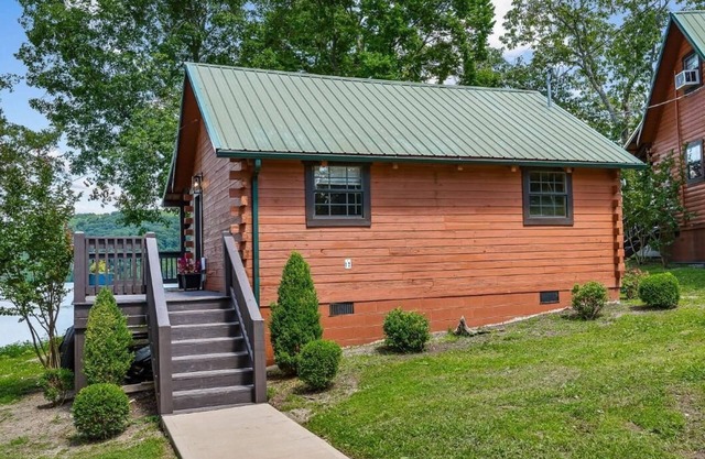 2 Bedroom Cabin - 2 bedrooms, Sleep sofa and a kitchenette