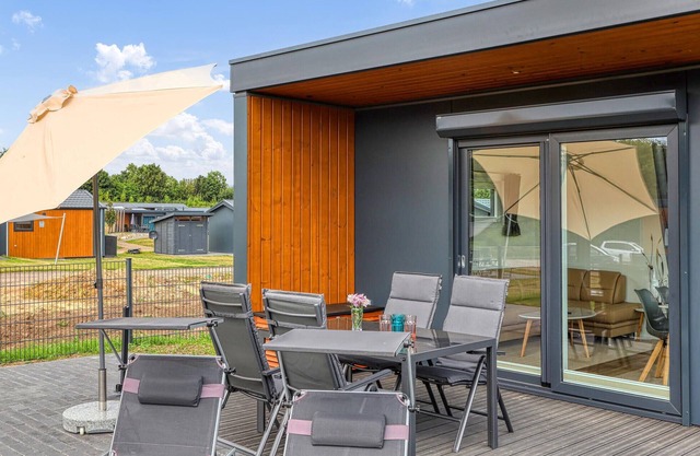 Chalet Black Pearl