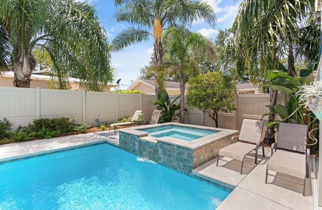 2 Bedroom Guest House w/ Pool
