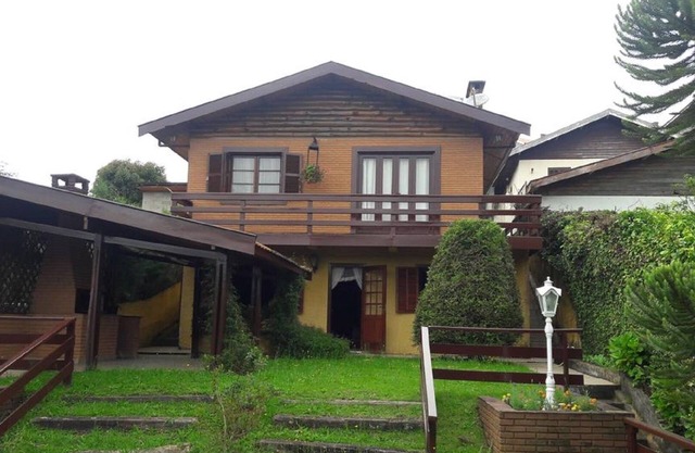 Casa de 2 dormitorios y 1 suite en una zona tranquila con hermosas vistas a la montaña