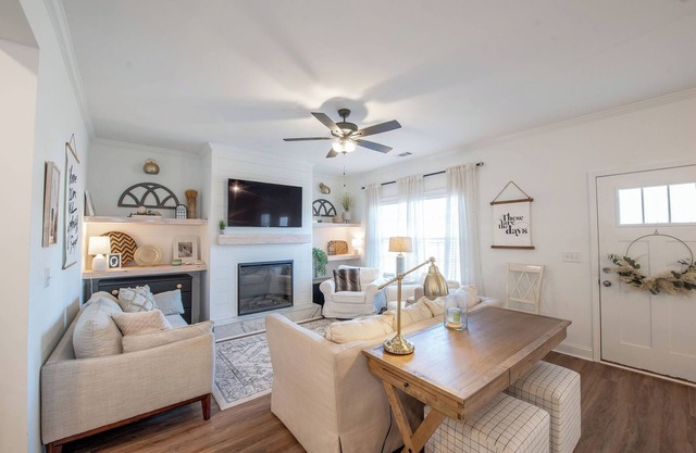 2-bedroom Home 10 Miles from Course - Daily Hostess Service Available