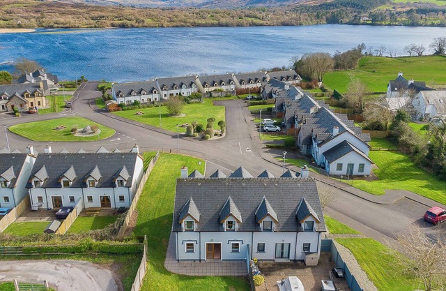 2 bedroom home in Kenmare with sea views to sleep 4