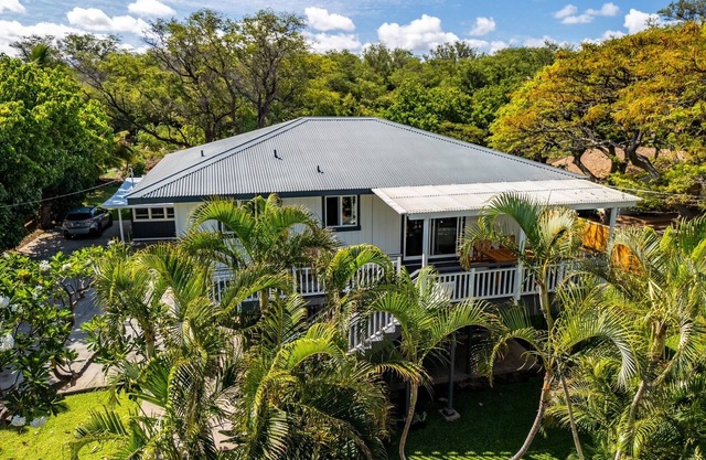 2 bedroom home minutes to world class beaches, surf, scuba & snorkeling!