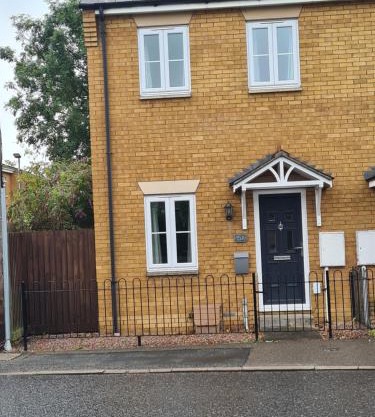 2 bedroom house Admiral Court