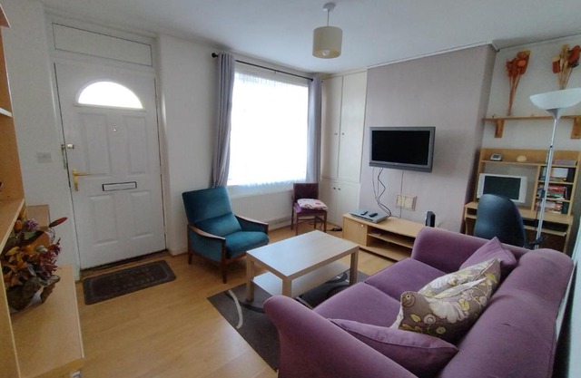 2 bedroom house near city centre