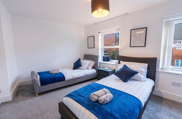 2 bedroom house with free Parking, Aylesbury, Johns st