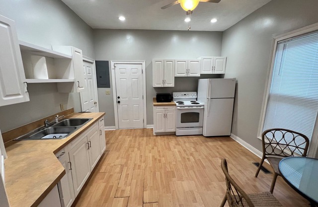 2-bedroom house with WiFi, AC in fabulous Indianapolis. Downtown