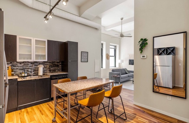 City Club #430 · Gym + Pool + King Bed - CBD, OTR, Stadium #7