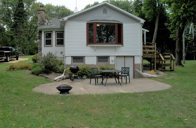 2-bedroom lake house with WiFi, AC in fantastic Delavan Wi