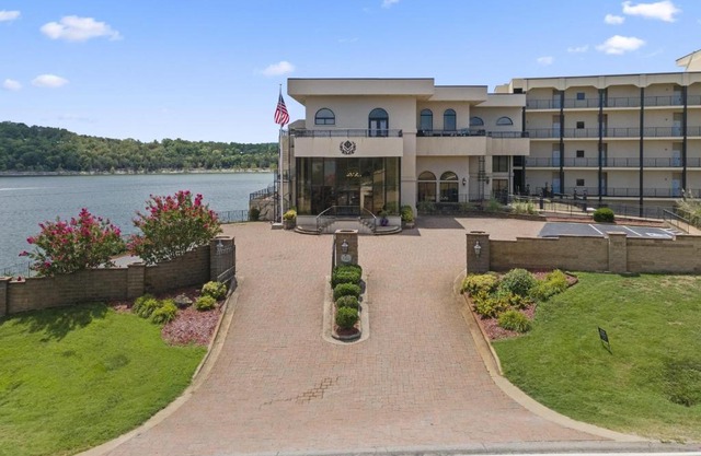 Premium 2 Bedroom Lake View Villa
