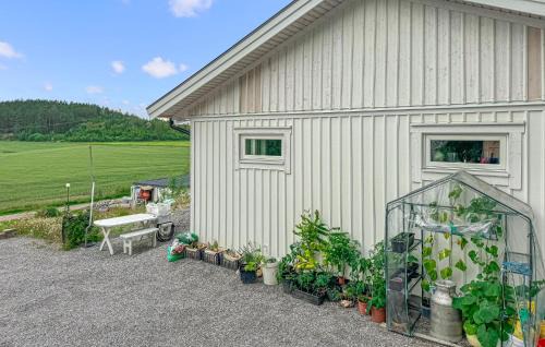 2 Bedroom Lovely Home In Munkedal