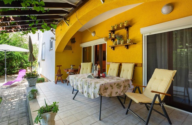 Bel appartement de 2 chambres à Baska