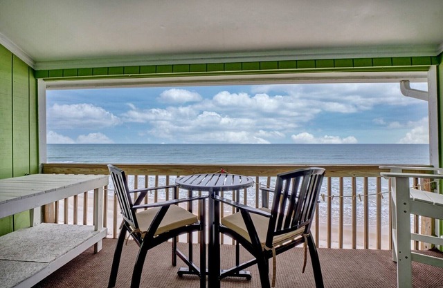 2 Bedroom Oceanfront Condo with Beautiful Views