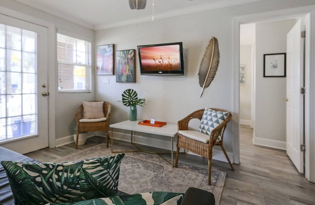 Pass-a-Grille a Two Bedroom Garden Apartment at Coconut Inn # C-1