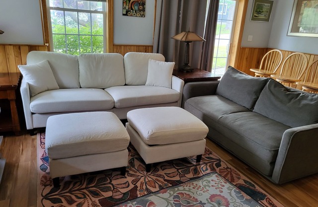 2-bedroom ranch apartment in awesome Manistee with WiFi, AC and pet friendly!