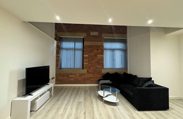 2 Bedroom Spacious Apartment in the Heart Of The City Centre
