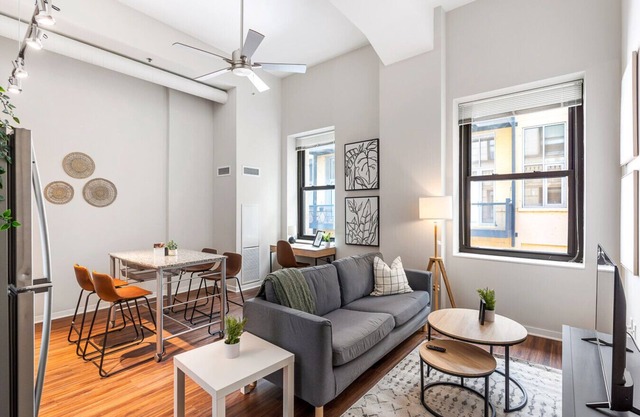 City Club - Unit 642 · Gym + Pool + King Bed - CBD, OTR, Stadium #11
